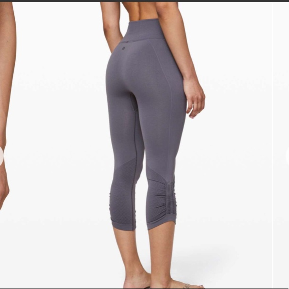 Lululemon Ebb to street crop legging